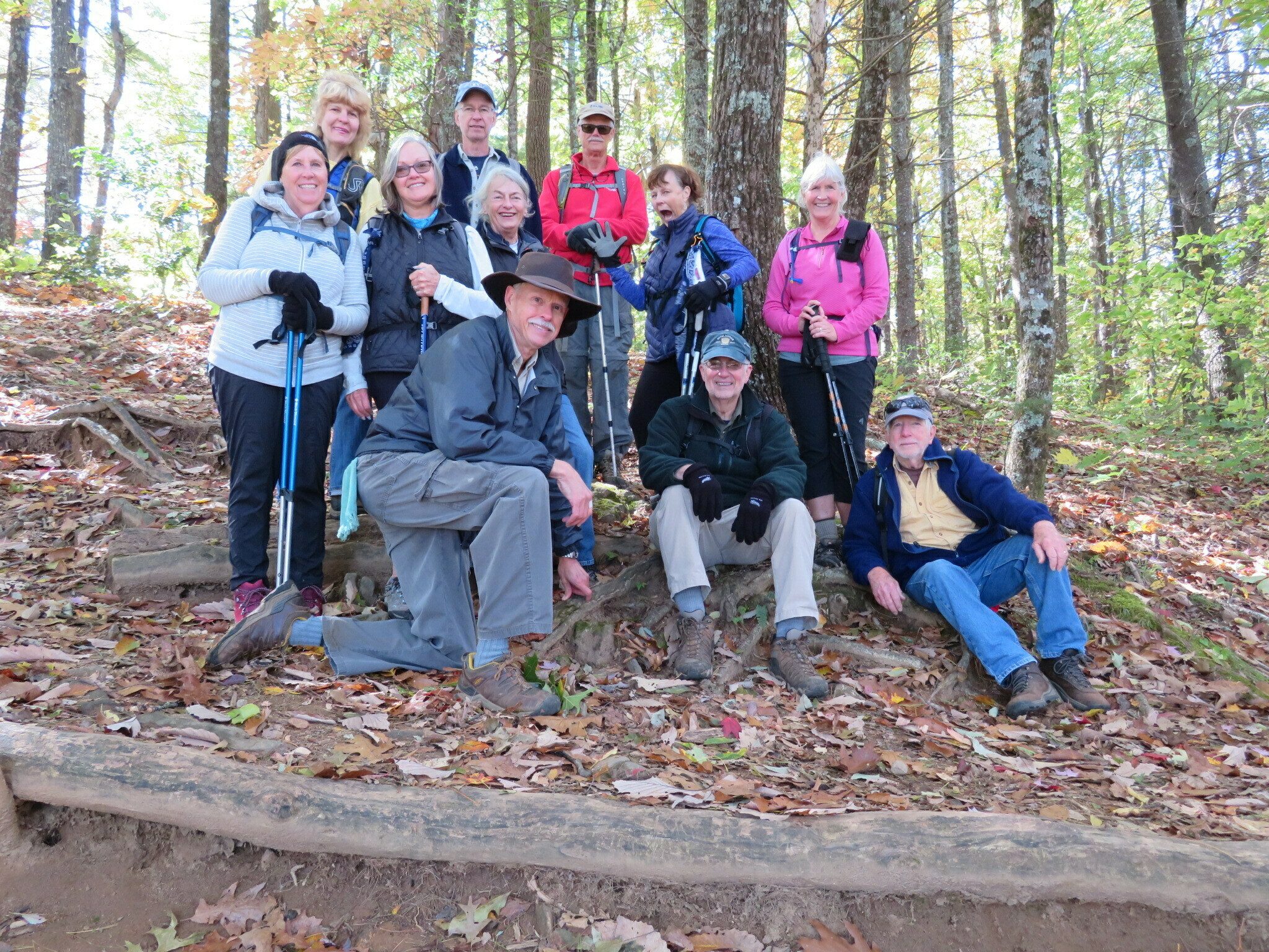 Today's Hikers (L-R): Lynn, Inna, Tina, Edwin, Jean, Mike, Jim, Renee, Ray, Linda & Vic