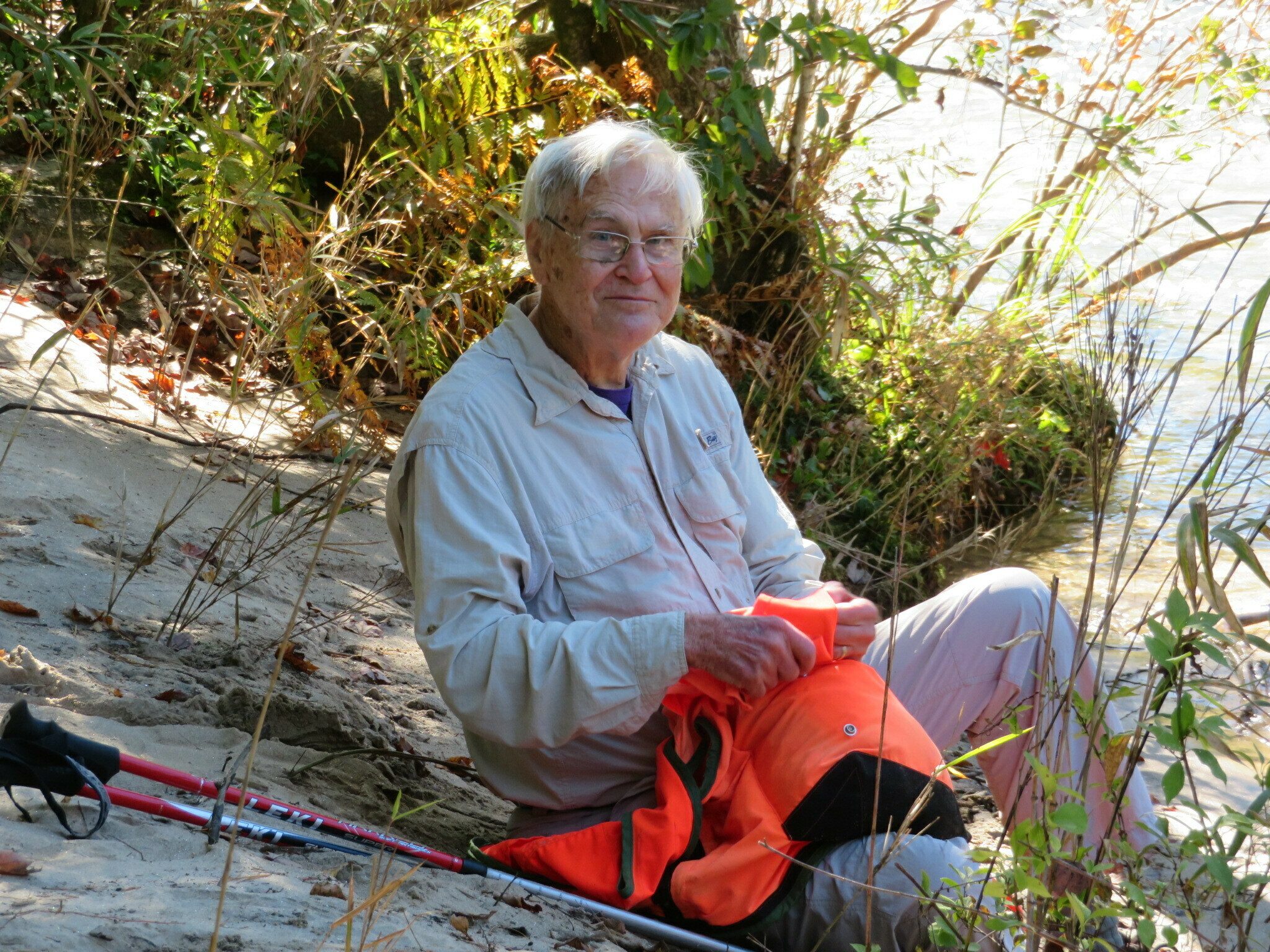 Dick, our senior hiker, enjoying lunch.