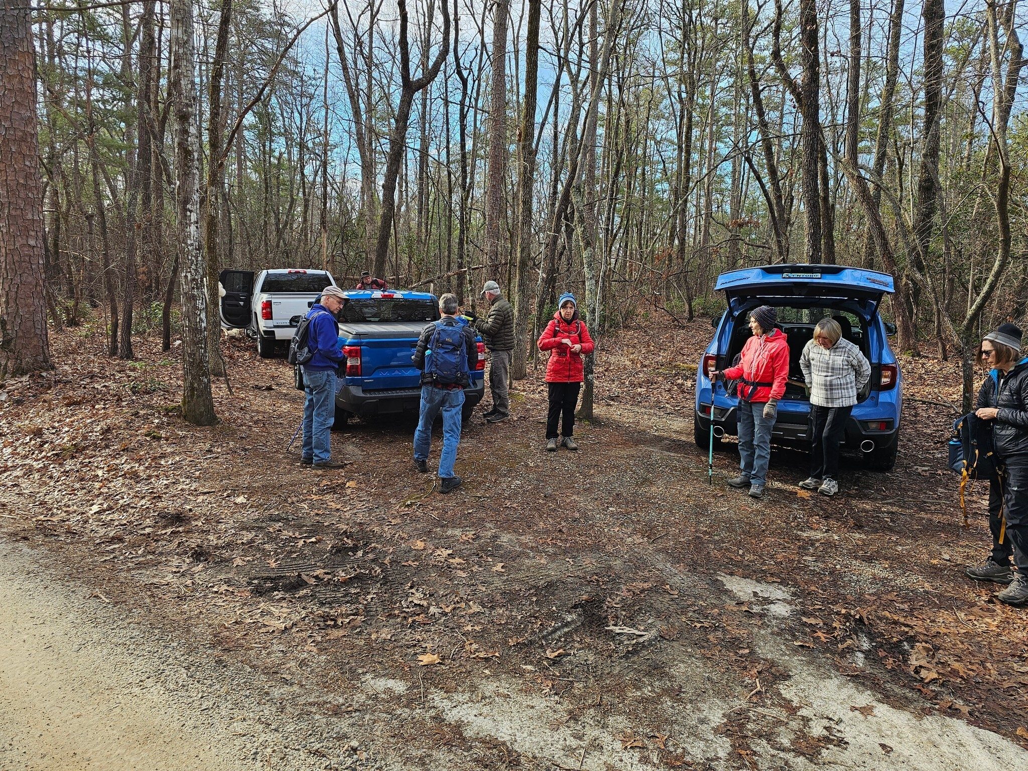 Getting ready at the trailhead on FS 716 just a short distance past the entrance to Oconee State Park.
