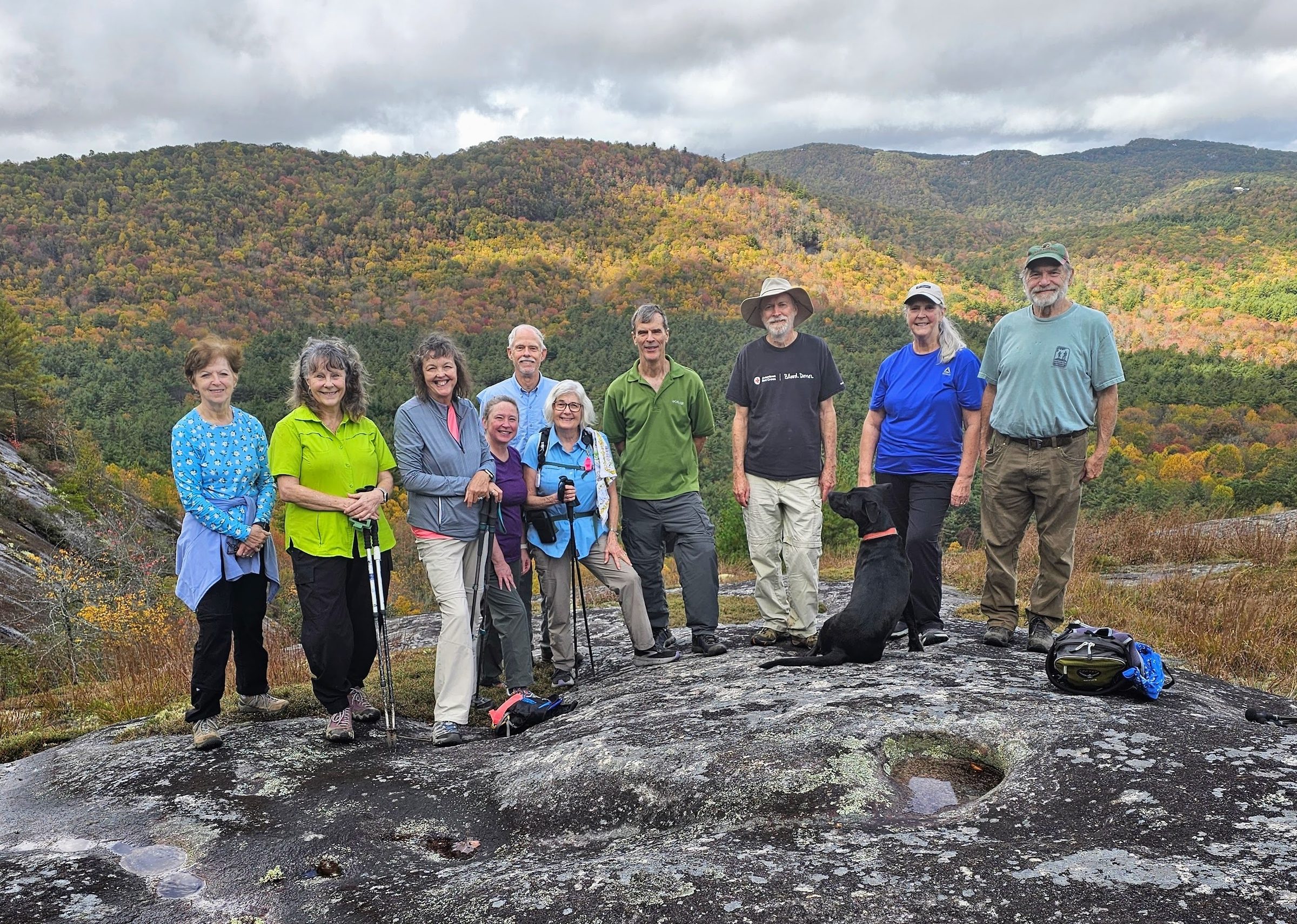 Today's hikers on Tranquillity Point (L-R): Jenny, Renee, Londa, Bobbie, Mike, Pam, Gerald, Matt & Toby, Betty & Jack.