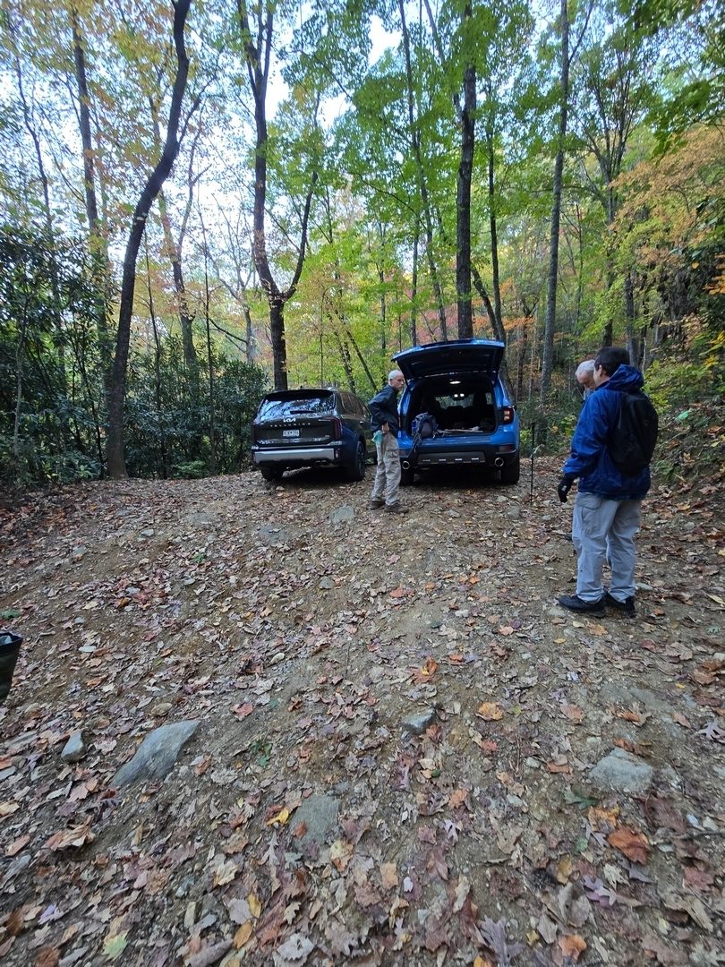 Trailhead parking is still limited.  You could get 6 cars in this designated parking area if you double parked. Photo by Jane Voss.