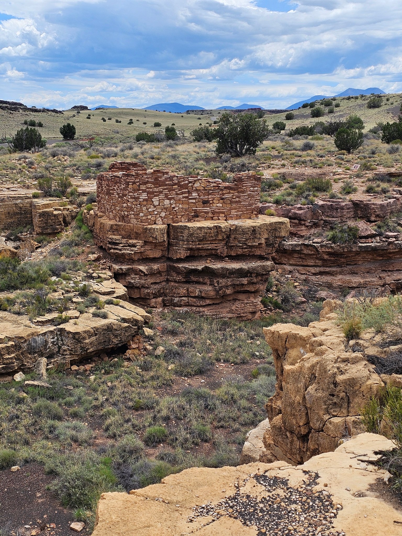 A view of the Box Canyon pueblo ruins. Unfortunately we could not go to or inside that pueblo due to ongoing trail restoration.