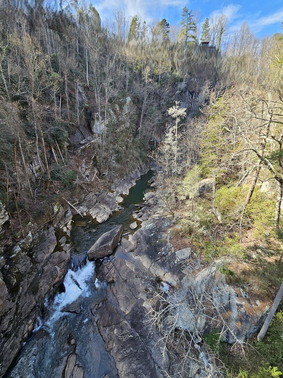 A view from the suspension bridge looking up the Tallulah Rivier.