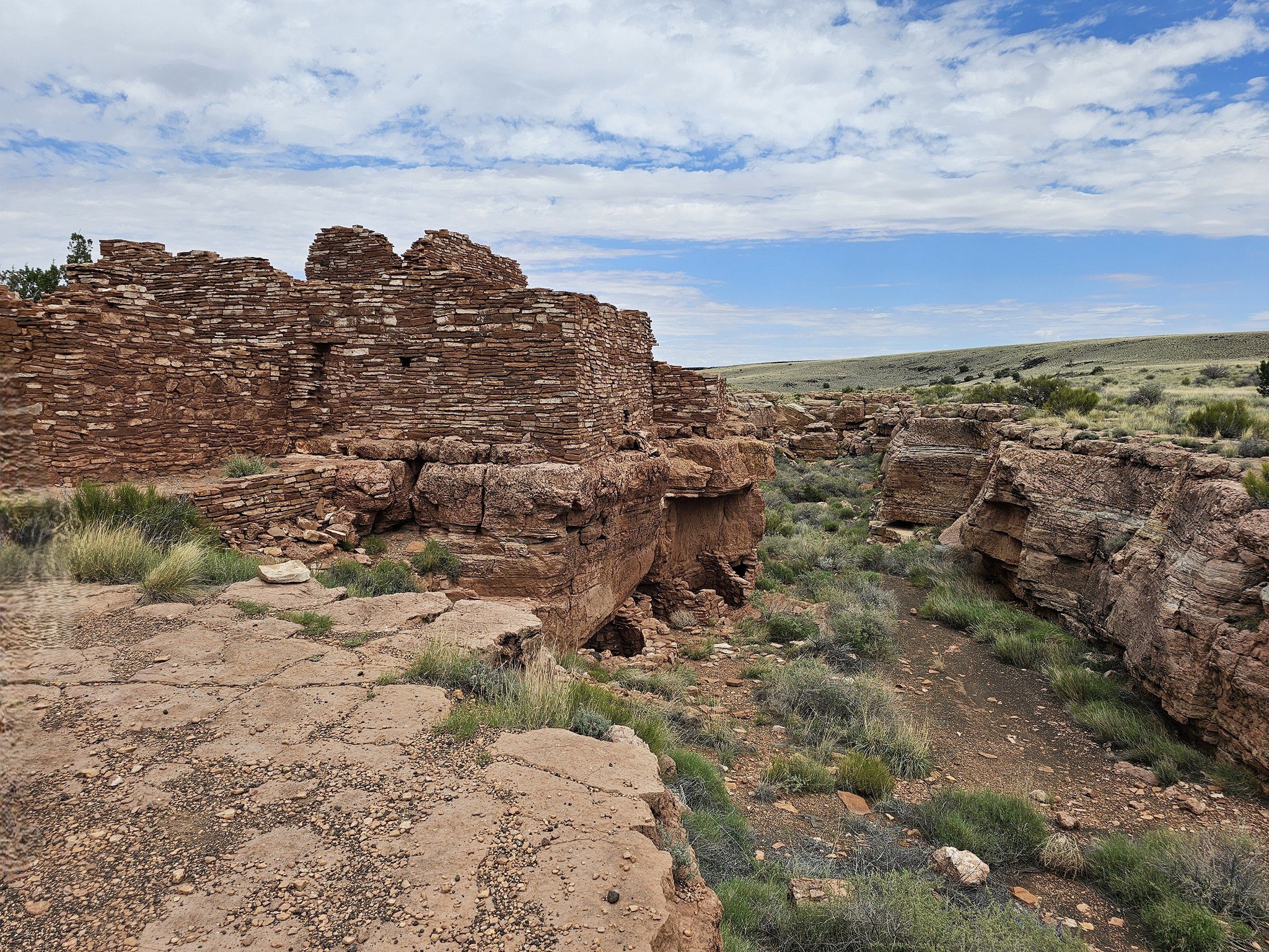 Another view of the Lomaki pueblo that shows how it is sitting on the edge of the extension of the Box Canyon.